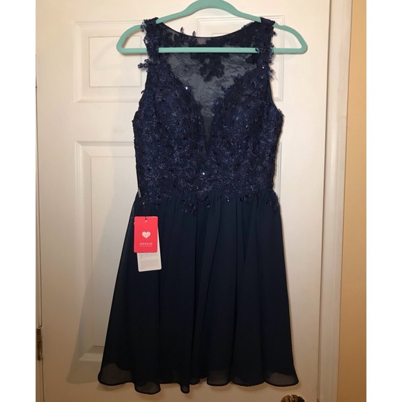 Formal Dress - Picture 4 of 8